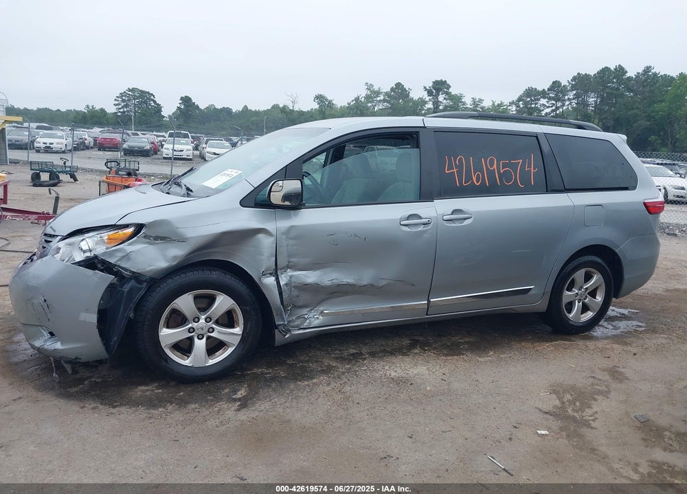 2017 TOYOTA SIENNA LE 8 PASSENGER VIN: 5TDKZ3DC4HS802872