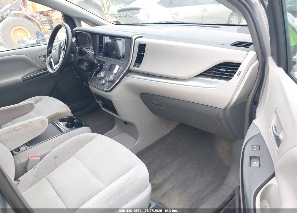 2017 TOYOTA SIENNA LE 8 PASSENGER VIN: 5TDKZ3DC4HS802872