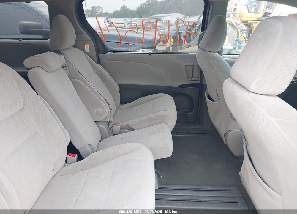 2017 TOYOTA SIENNA LE 8 PASSENGER VIN: 5TDKZ3DC4HS802872