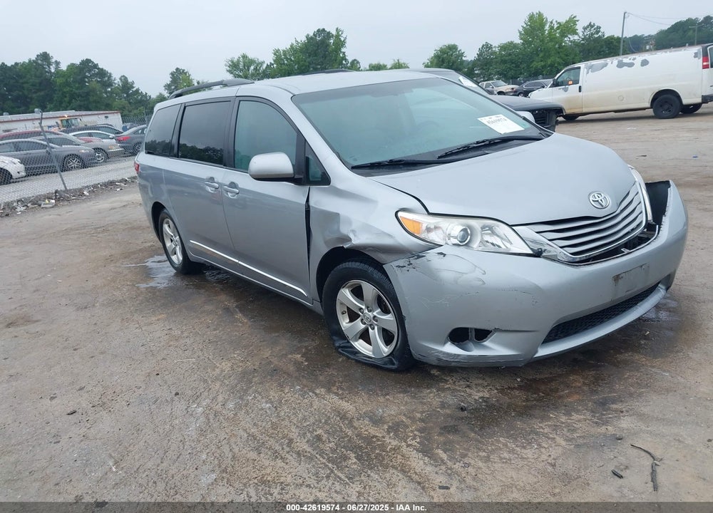 2017 TOYOTA SIENNA LE 8 PASSENGER VIN: 5TDKZ3DC4HS802872
