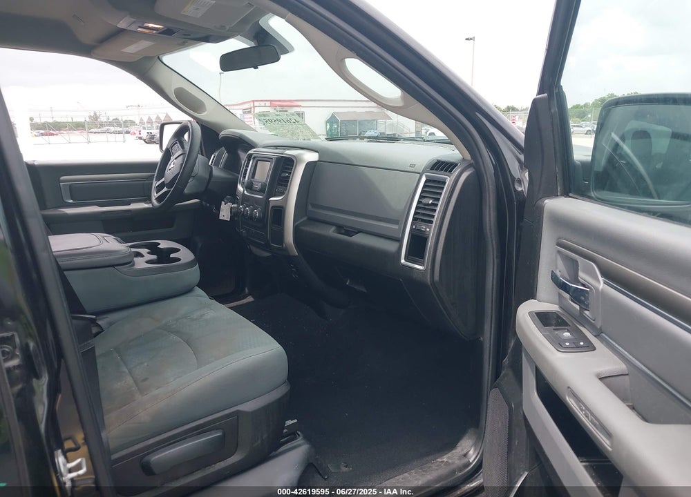 2019 RAM 1500 CLASSIC VIN: 1C6RR6TT8KS571918