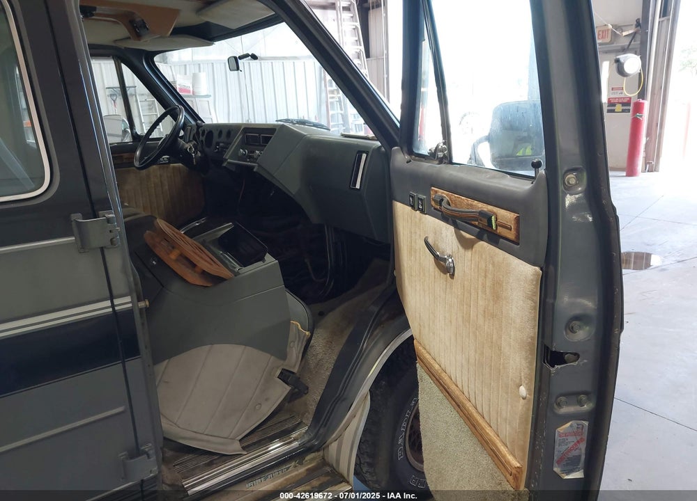 1987 CHEVROLET SPORTVAN / VAN G20 VIN: 1GBEG25K7H7181127