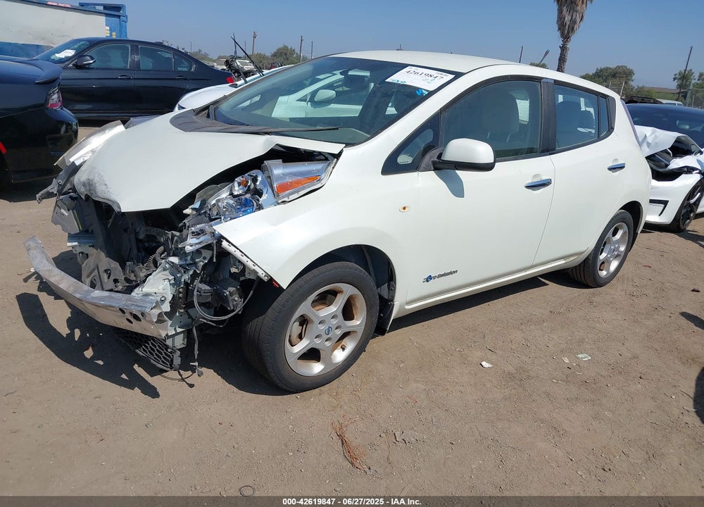 2011 NISSAN LEAF SL VIN: JN1AZ0CP4BT001207