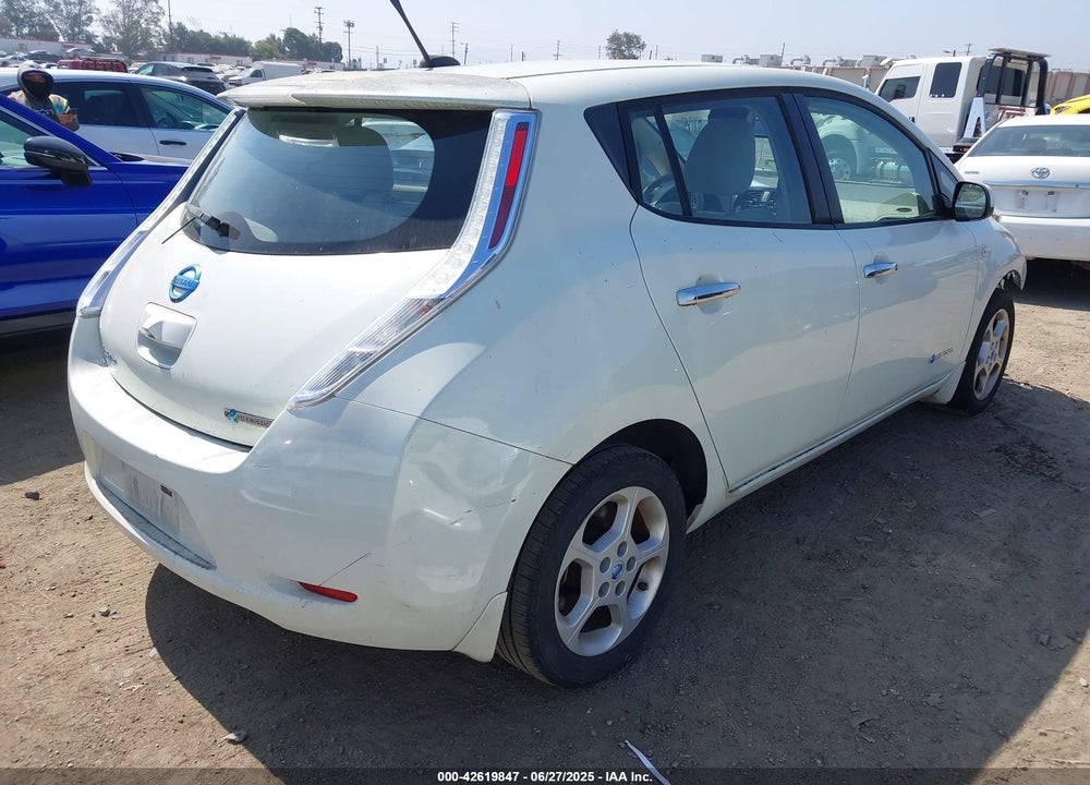 2011 NISSAN LEAF SL VIN: JN1AZ0CP4BT001207