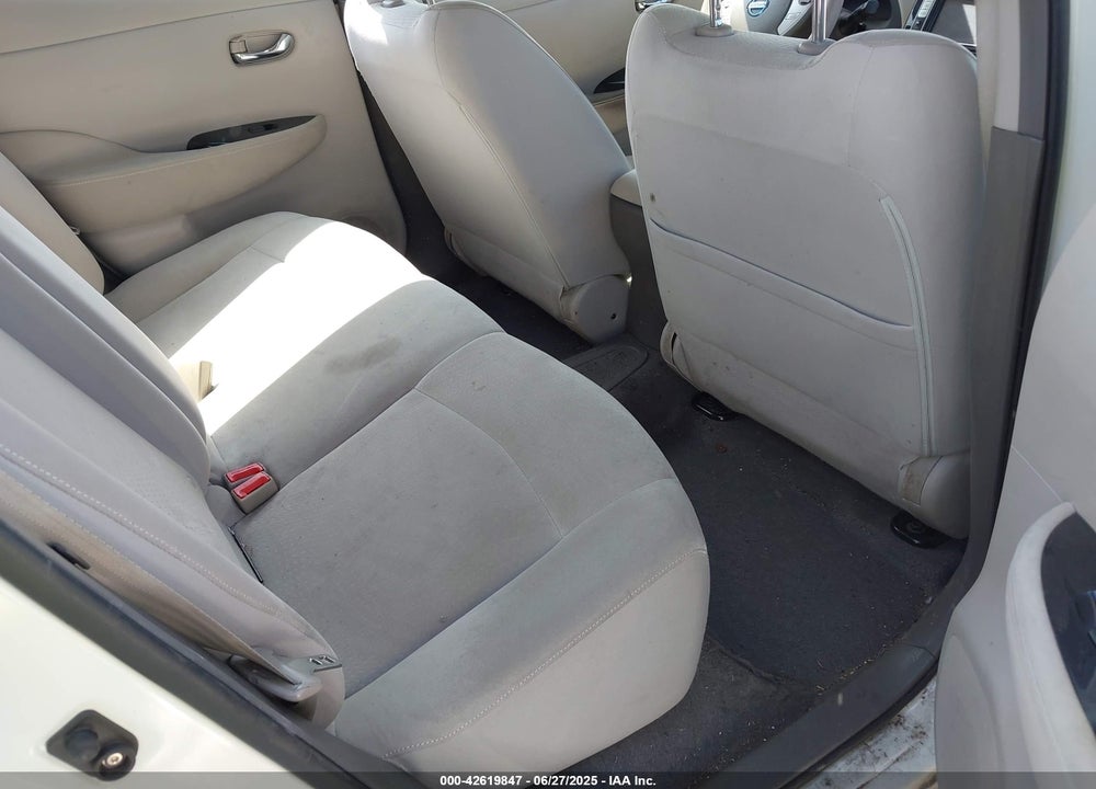 2011 NISSAN LEAF SL VIN: JN1AZ0CP4BT001207