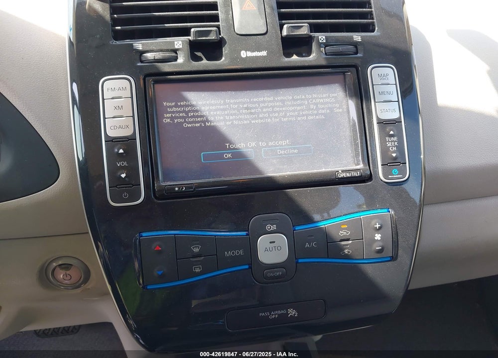 2011 NISSAN LEAF SL VIN: JN1AZ0CP4BT001207