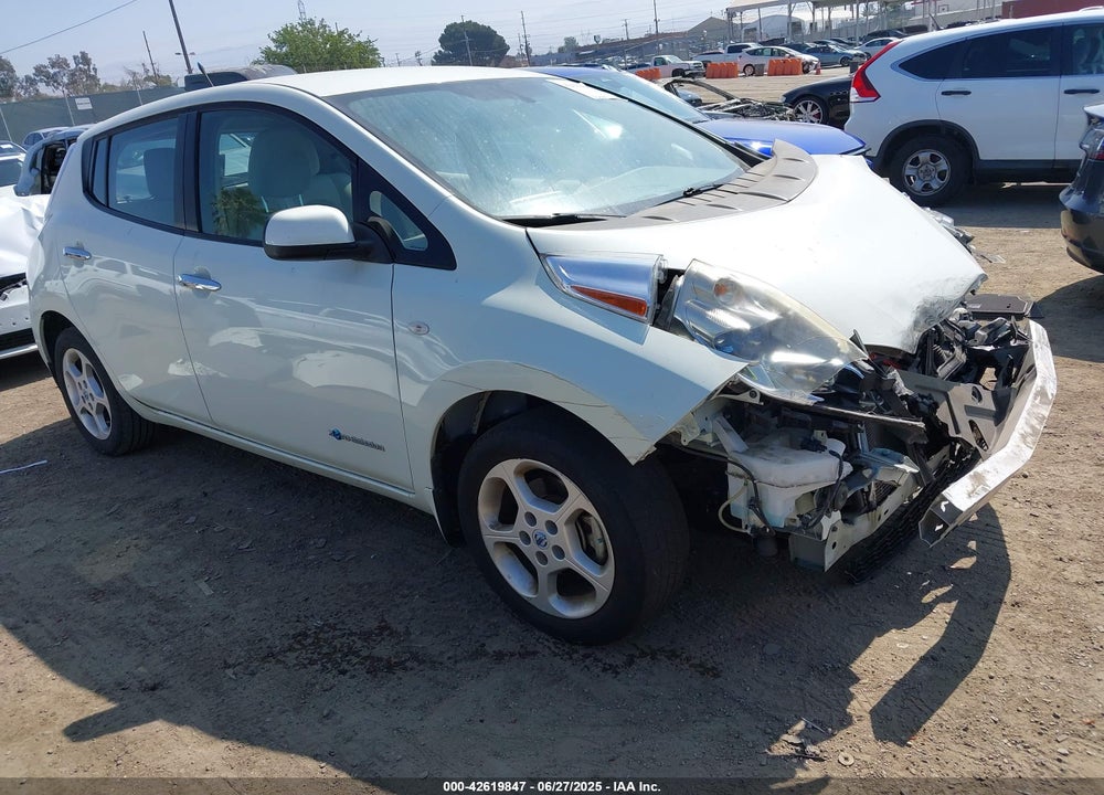 2011 NISSAN LEAF SL VIN: JN1AZ0CP4BT001207