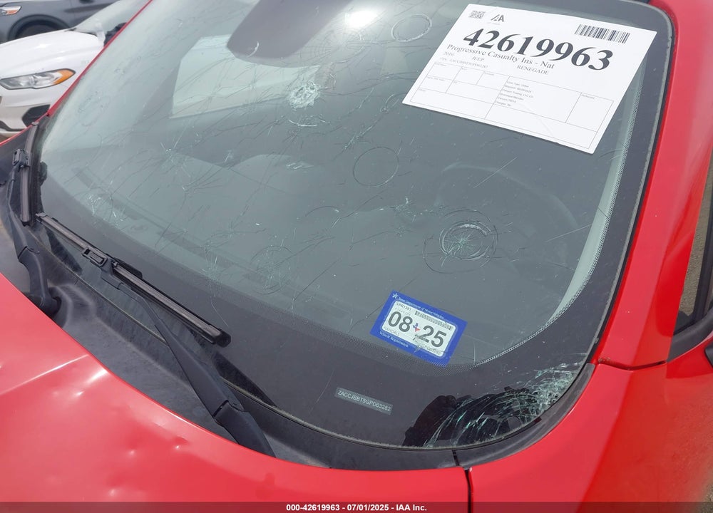 2016 JEEP RENEGADE LATITUDE VIN: ZACCJBBT5GPD63282