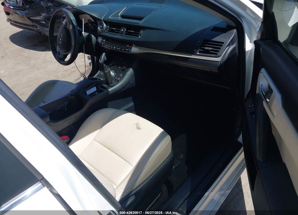 2011 LEXUS CT200H VIN: JTHKD5BH6B2032714