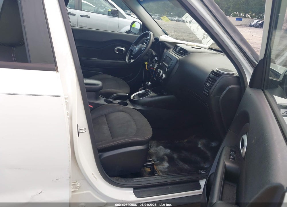 2016 KIA SOUL VIN: KNDJN2A21G7270261