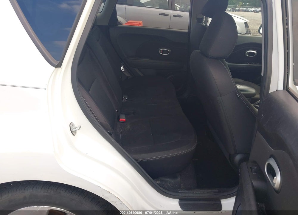 2016 KIA SOUL VIN: KNDJN2A21G7270261