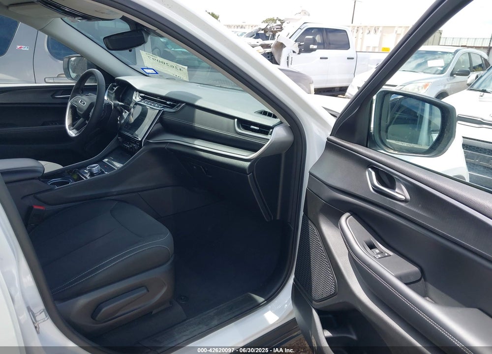 2023 JEEP GRAND CHEROKEE L VIN: 1C4RJJAG1P8867232