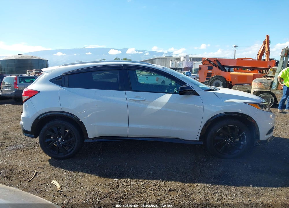 2022 HONDA HR-V VIN: 3CZRU6H19NM702151