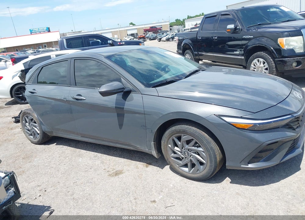 2024 HYUNDAI ELANTRA VIN: KMHLM4DG4RU717115