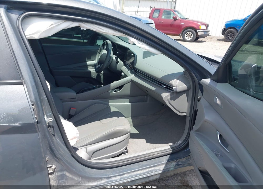 2024 HYUNDAI ELANTRA VIN: KMHLM4DG4RU717115