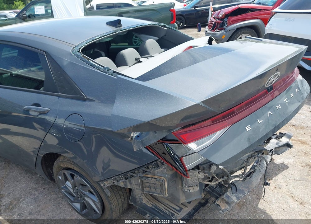 2024 HYUNDAI ELANTRA VIN: KMHLM4DG4RU717115