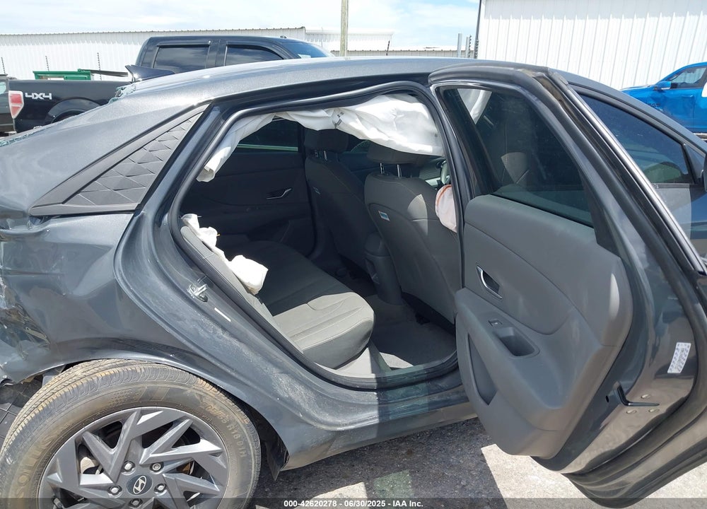 2024 HYUNDAI ELANTRA VIN: KMHLM4DG4RU717115