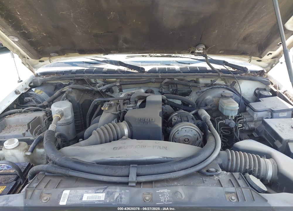 1998 CHEVROLET S-10 LS FLEETSIDE VIN: 1GCCS1946W8185961