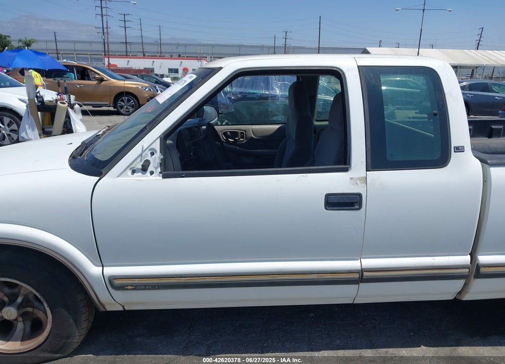 1998 CHEVROLET S-10 LS FLEETSIDE VIN: 1GCCS1946W8185961