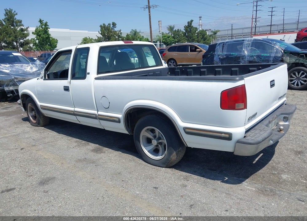 1998 CHEVROLET S-10 LS FLEETSIDE VIN: 1GCCS1946W8185961