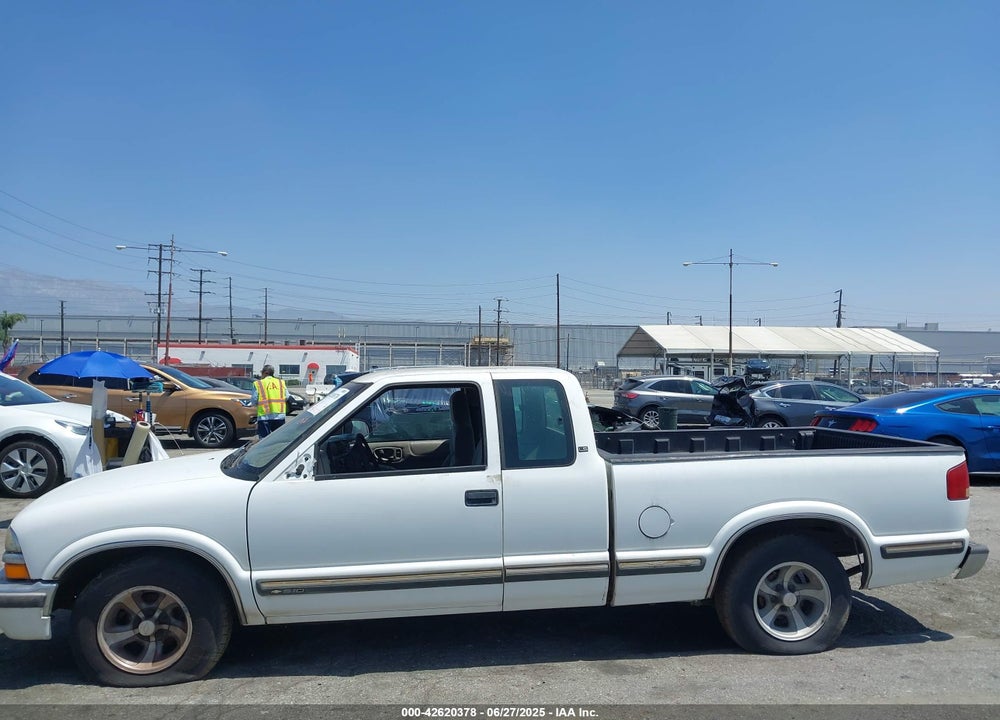1998 CHEVROLET S-10 LS FLEETSIDE VIN: 1GCCS1946W8185961