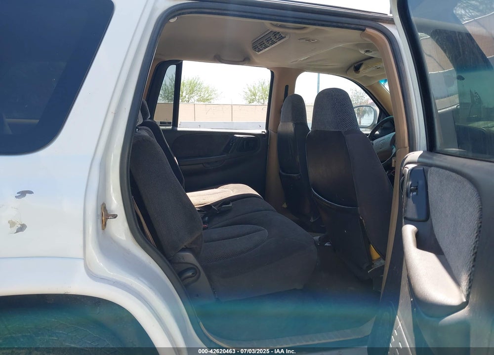 2000 DODGE DURANGO VIN: 1B4HS28N2YF237569