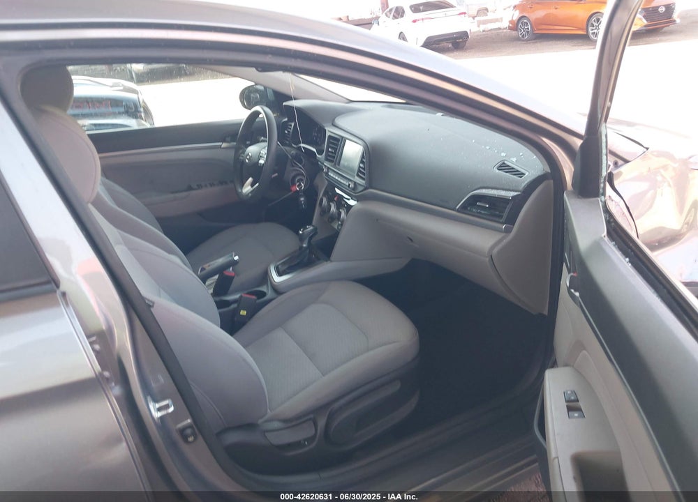 2019 HYUNDAI ELANTRA VIN: KMHD84LFXKU743404