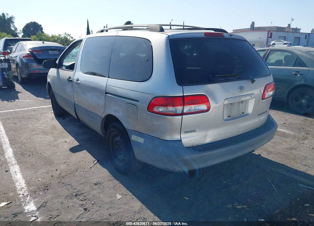 2002 TOYOTA SIENNA CE VIN: 4T3ZF19C72U470601