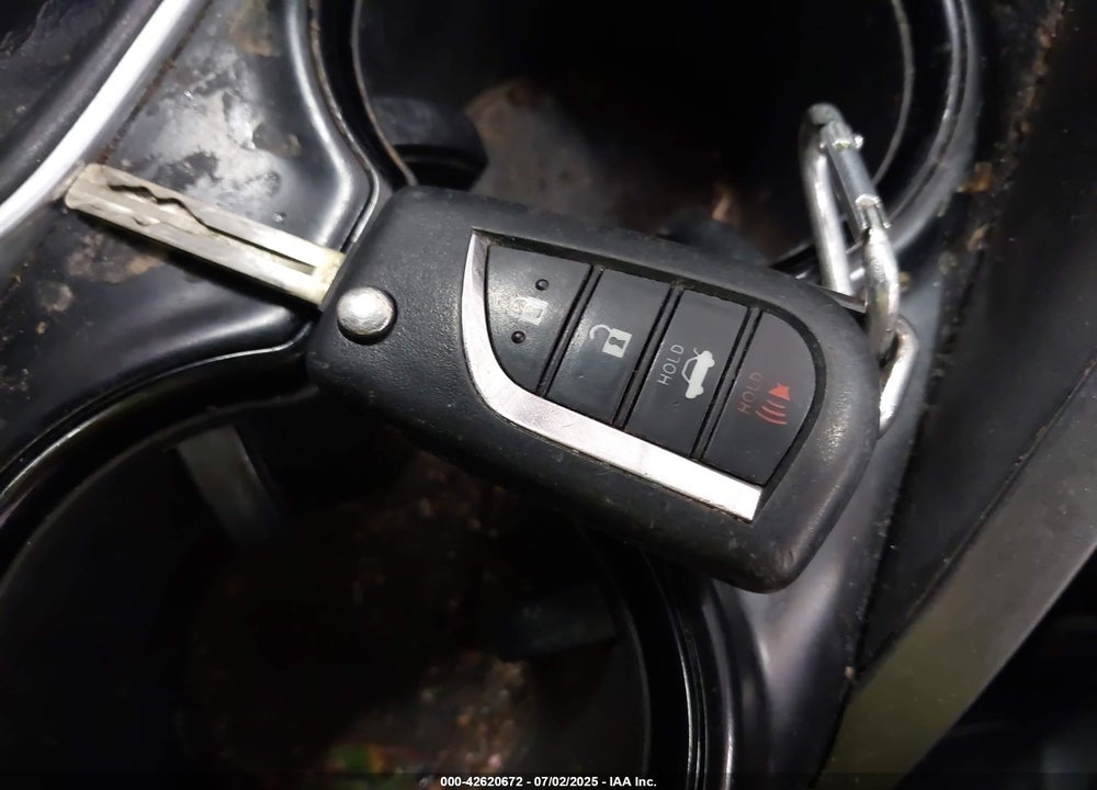 2019 TOYOTA CAMRY SE VIN: 4T1B11HK5KU748185