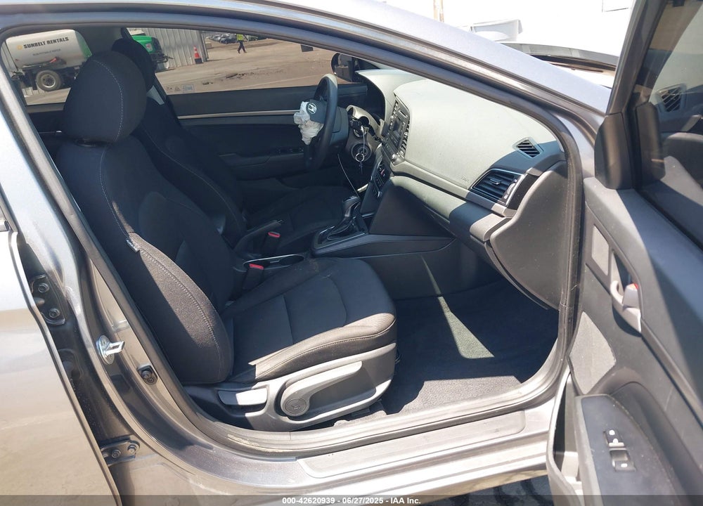 2018 HYUNDAI ELANTRA VIN: 5NPD74LF7JH338911