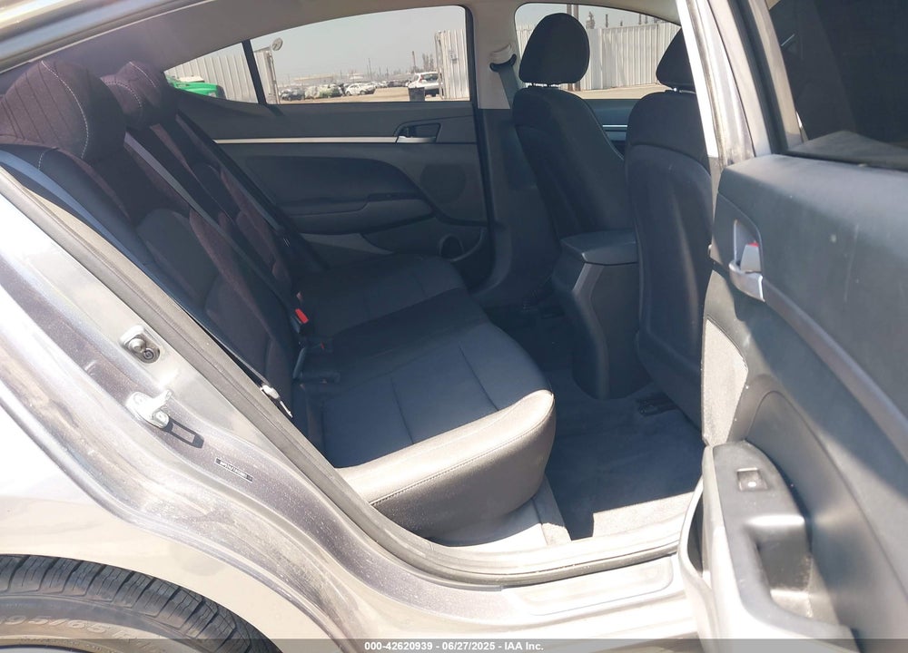 2018 HYUNDAI ELANTRA VIN: 5NPD74LF7JH338911
