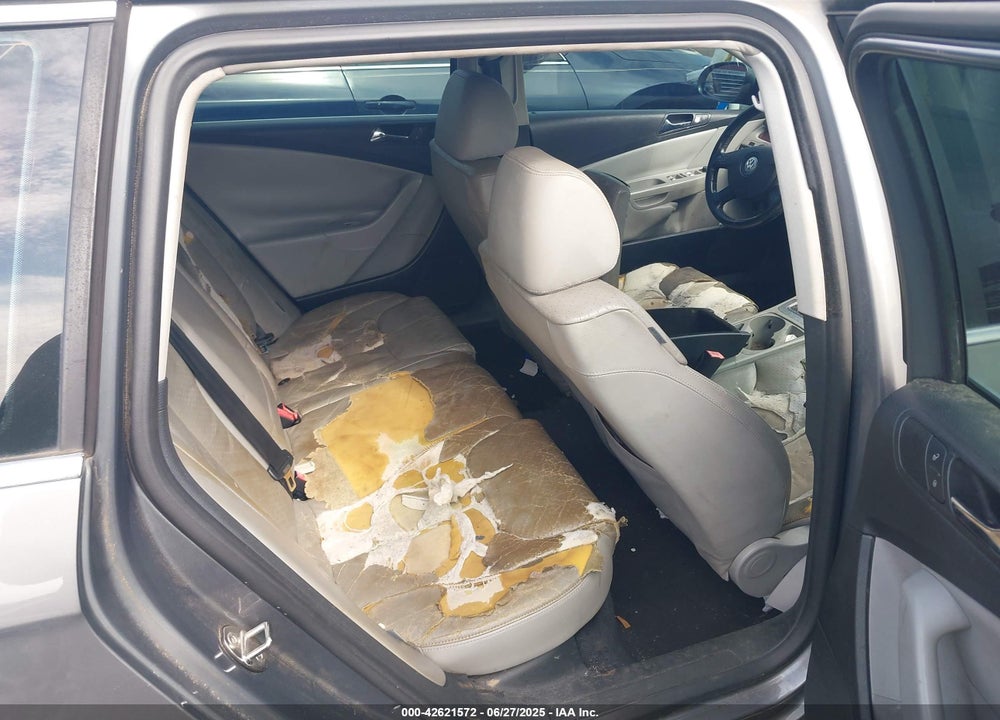 2007 VOLKSWAGEN PASSAT VIN: WVWTK93C57E016743