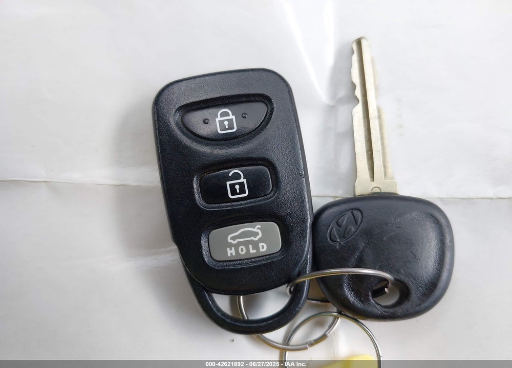 2014 HYUNDAI ELANTRA VIN: 5NPDH4AE5EH532057
