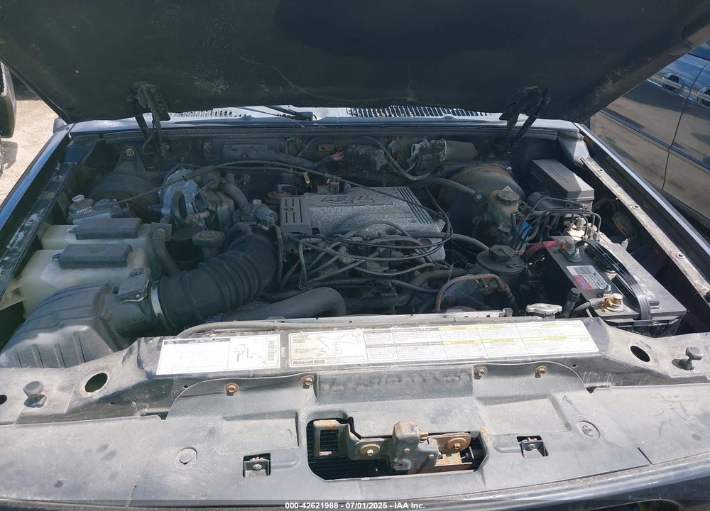 2000 FORD EXPLORER XLT VIN: 1FMZU83P0YZA06693