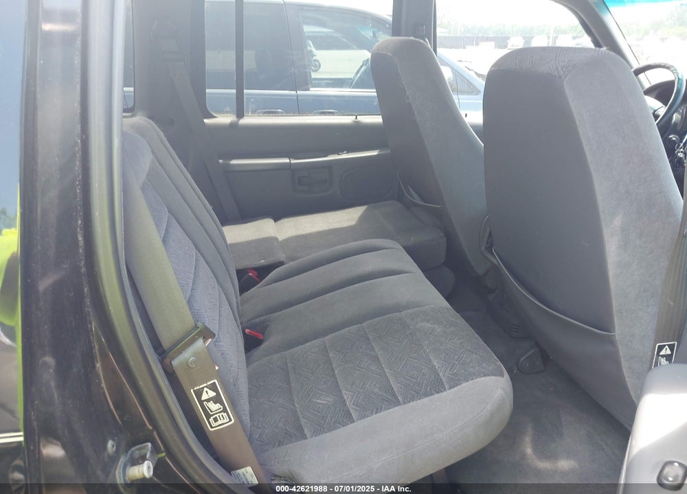 2000 FORD EXPLORER XLT VIN: 1FMZU83P0YZA06693