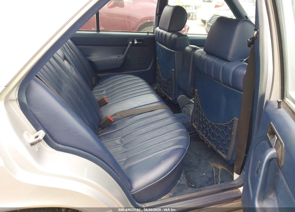 1986 MERCEDES 4DR SEDAN VIN: 24171VPR1069-9