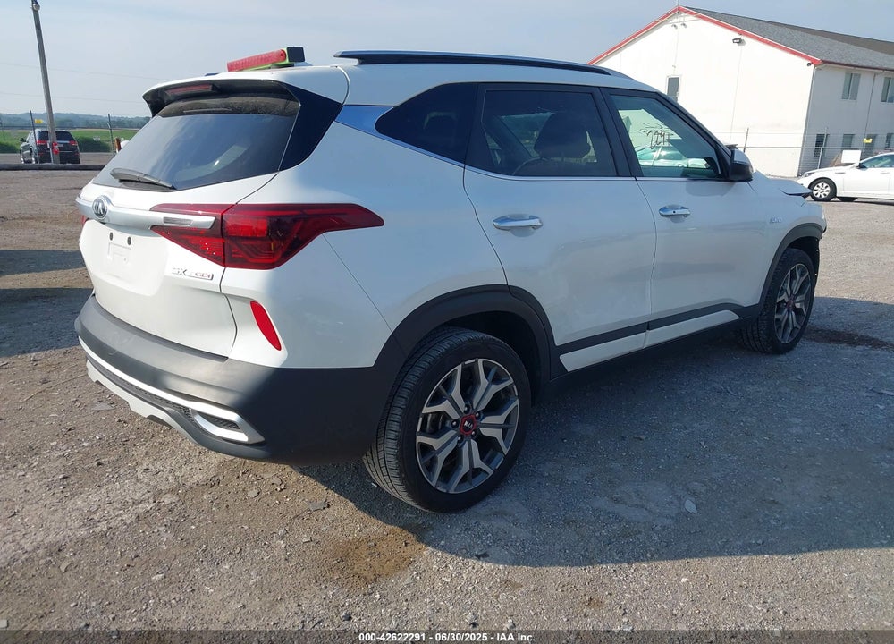 2021 KIA SELTOS VIN: KNDETCA24M7042084
