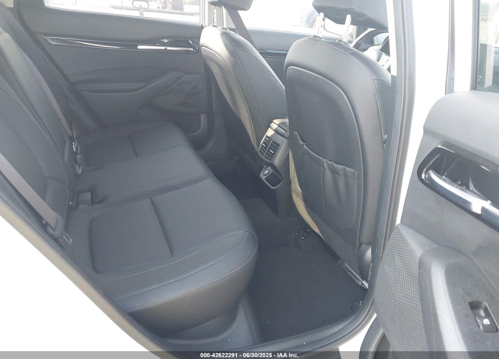 2021 KIA SELTOS VIN: KNDETCA24M7042084