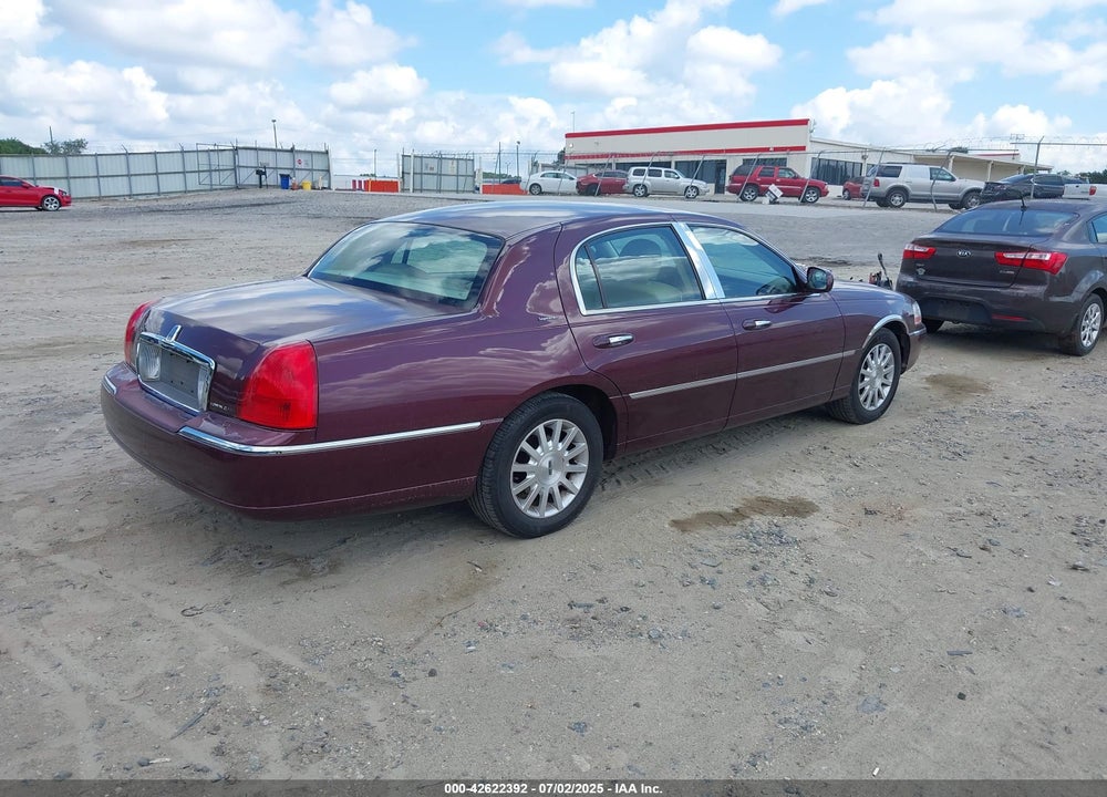 2007 LINCOLN TOWN CAR VIN: 1LNHM81V07Y603795