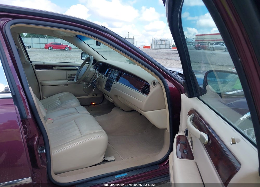 2007 LINCOLN TOWN CAR VIN: 1LNHM81V07Y603795