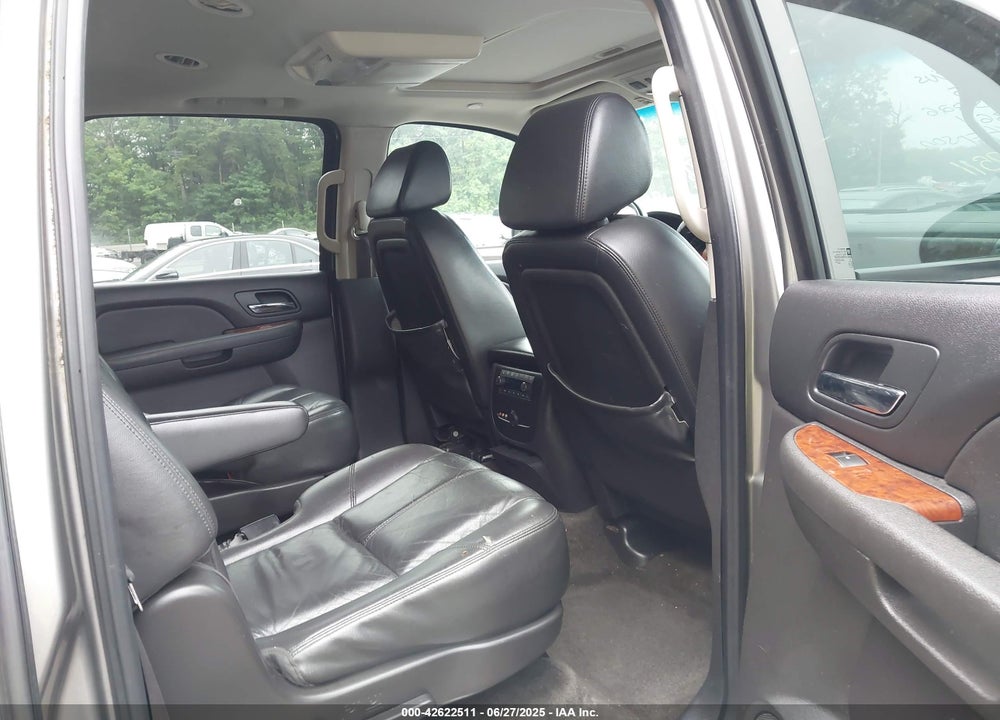 2008 CHEVROLET SUBURBAN 1500 LTZ VIN: 3GNFK16358G118958