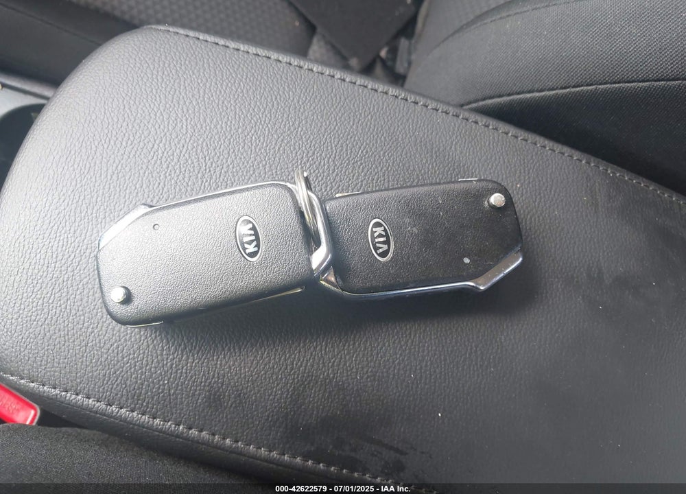 2020 KIA SOUL LX VIN: KNDJ23AU0L7724008