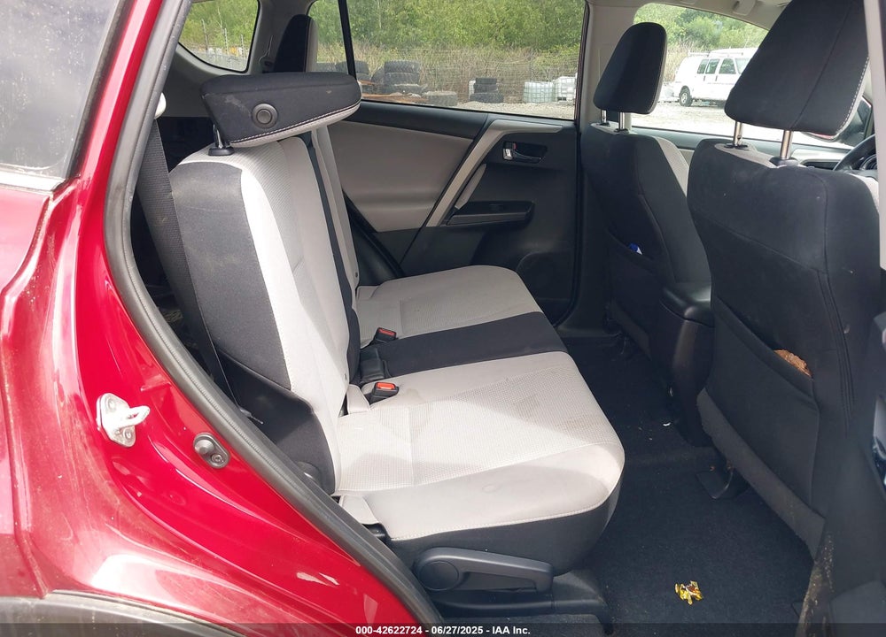 2018 TOYOTA RAV4 VIN: 2T3RFREV5JW821218