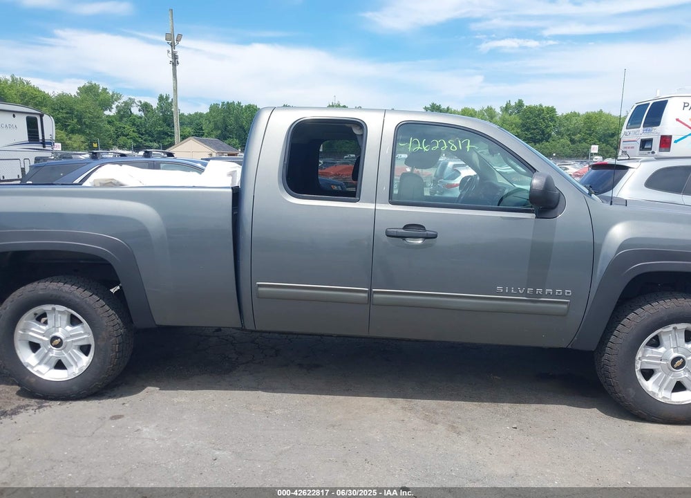 2011 CHEVROLET SILVERADO 1500 VIN: 1GCRKSE32BZ112653