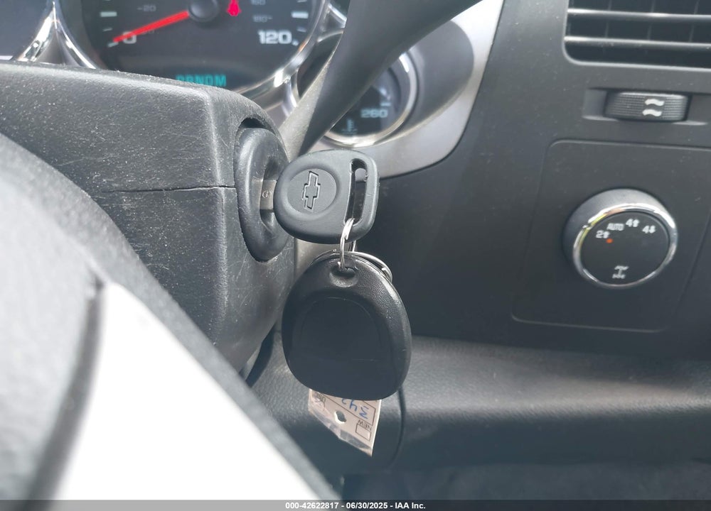 2011 CHEVROLET SILVERADO 1500 VIN: 1GCRKSE32BZ112653