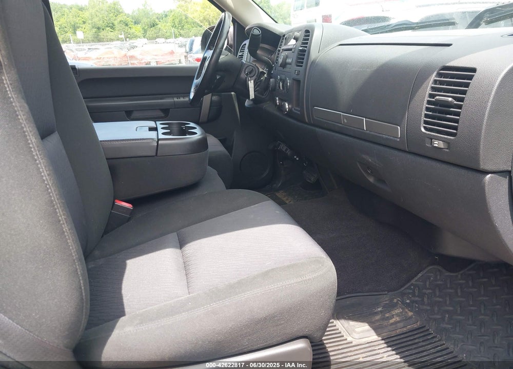 2011 CHEVROLET SILVERADO 1500 VIN: 1GCRKSE32BZ112653