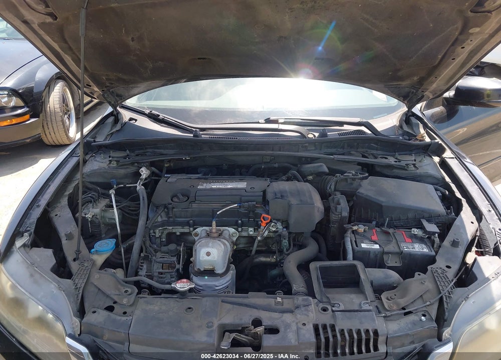 2013 HONDA ACCORD VIN: 1HGCT1B83DA003182