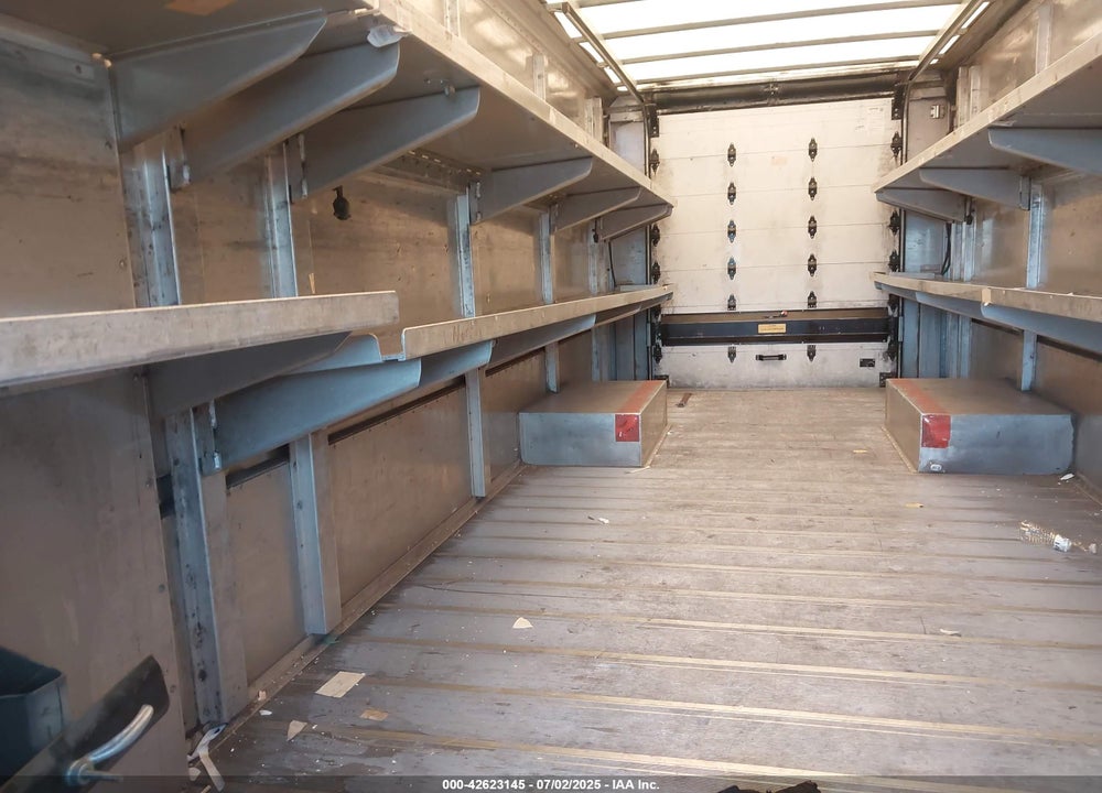 2000 FREIGHTLINER CHASSIS M LINE WALK-IN VAN VIN: 4UZA5FAC8YCG63908