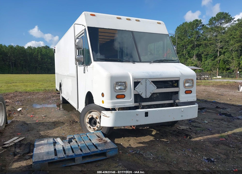 2000 FREIGHTLINER CHASSIS M LINE WALK-IN VAN VIN: 4UZA5FAC8YCG63908