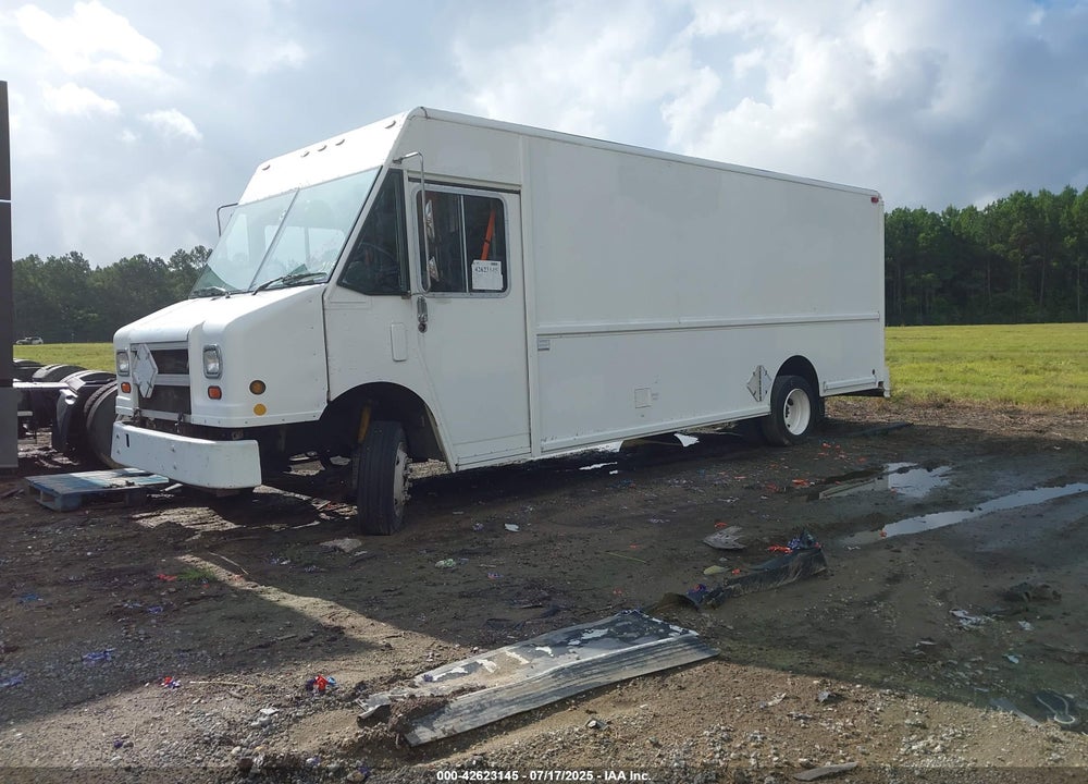 2000 FREIGHTLINER CHASSIS M LINE WALK-IN VAN VIN: 4UZA5FAC8YCG63908